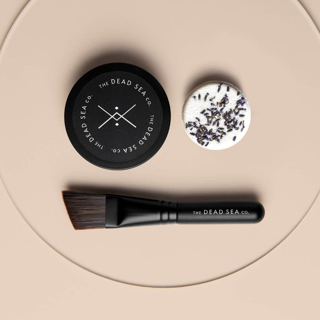 Mineral mask with lavender bath bomb and face mask brush