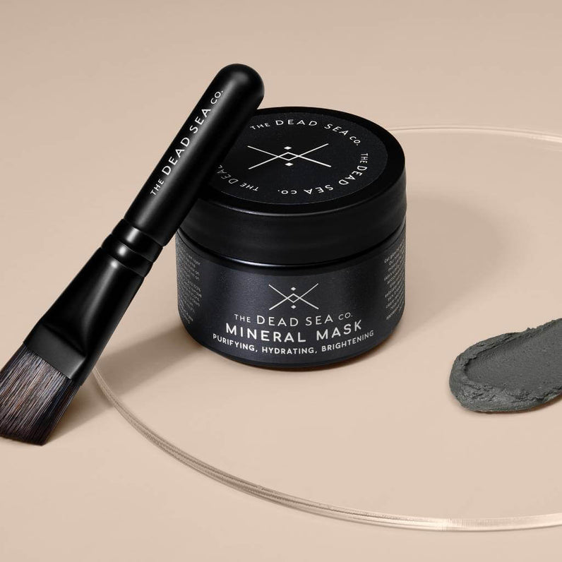 Mineral mud mask and face mask brush
